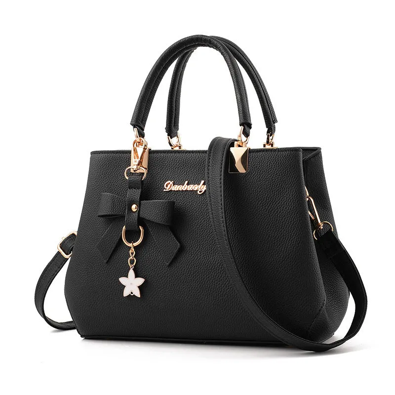Michelle  Schultertasche mit Schleifenstern-Anhnger