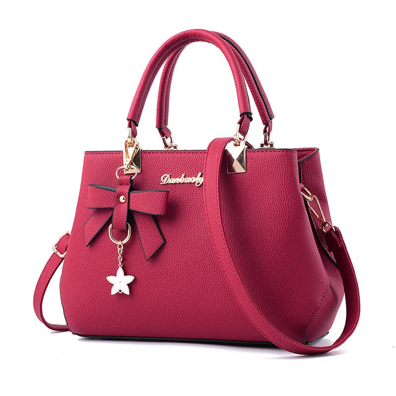 Michelle  Schultertasche mit Schleifenstern-Anhnger