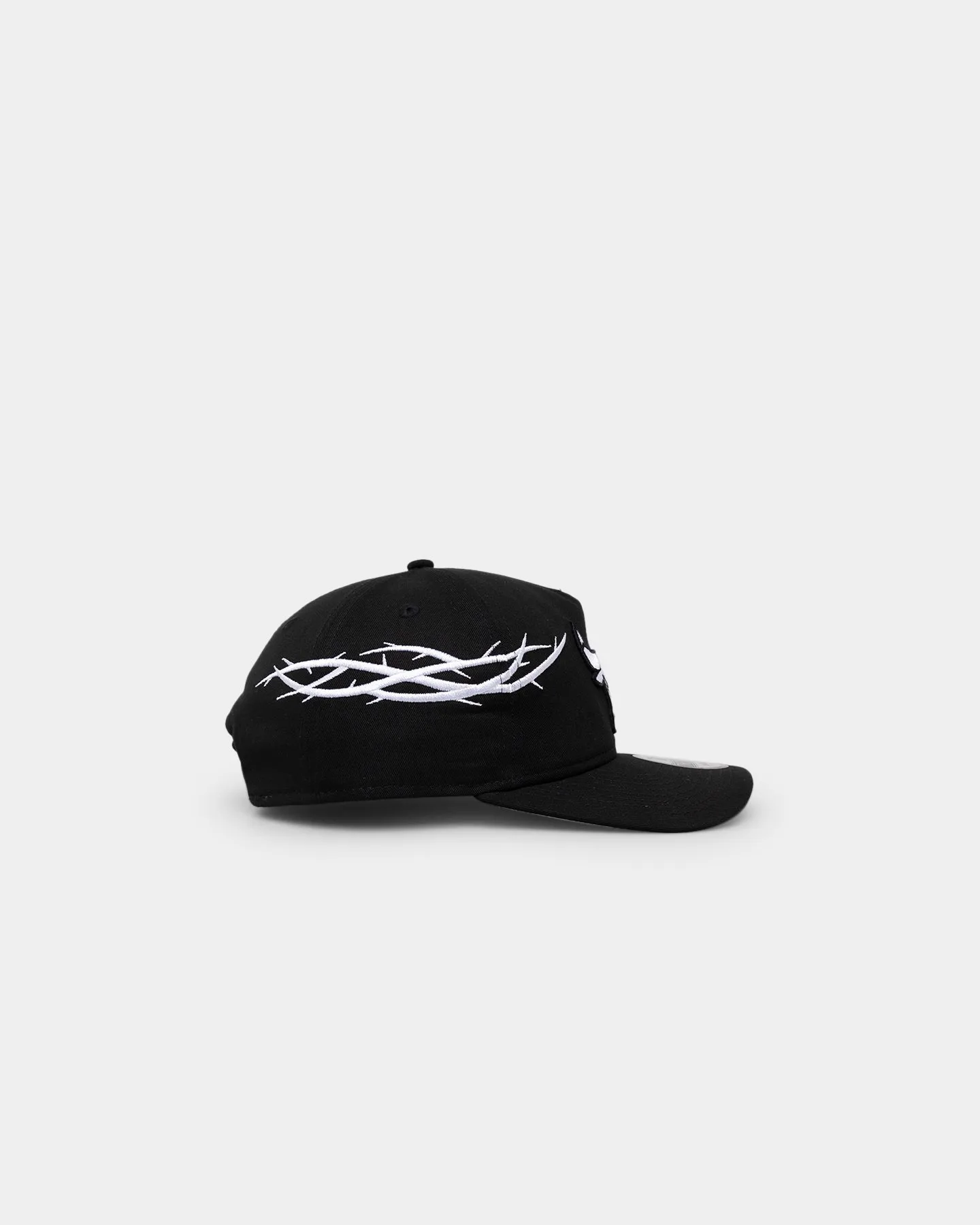 New Era Chicago Bulls 'Twisted Thorns' Golfer Pre-Curved Snapback Black