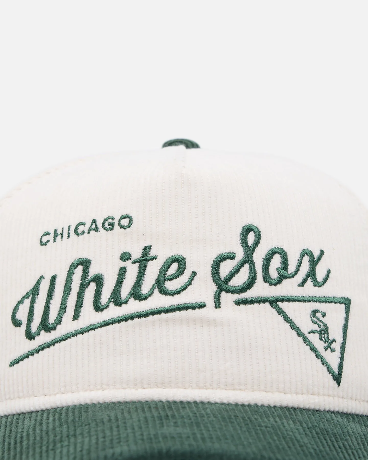New Era Chicago White Sox 'Heritage Golf' Pre-Curved Golfer Snapback Chrome White